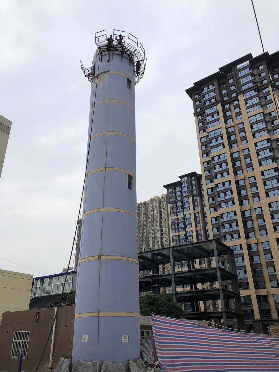 辽宁烟囱拆除为什么要请专业的拆除公司?