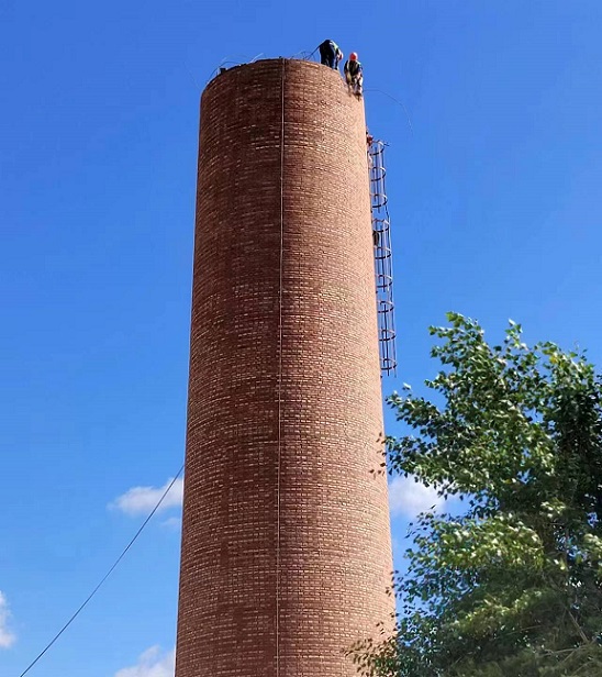 烟囱拆除公司:专业与安全,精湛技艺的体现烟囱定向拆除