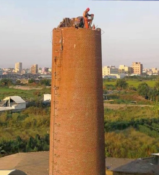 石家庄烟囱拆除:技术领先,提高安全意识与操作技能