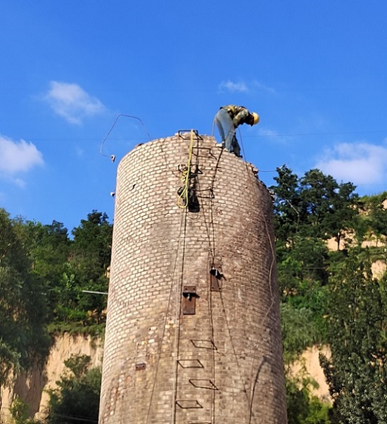 烟囱拆除公司——专业技艺，安全高效